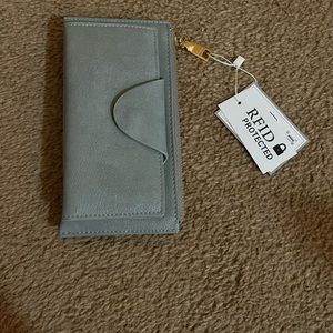 Jen&co gray wallet. With wristlet strap. NWT